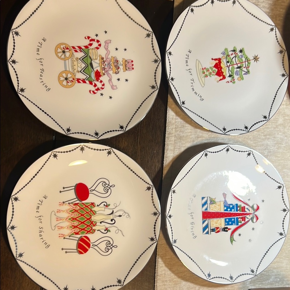 Festive Holiday Plates Set